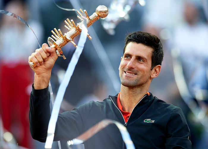 Djokovic vô địch Madrid Open, khiến hot boy quần vợt chỉ còn biết trầm trồ thán phục - Ảnh 7.