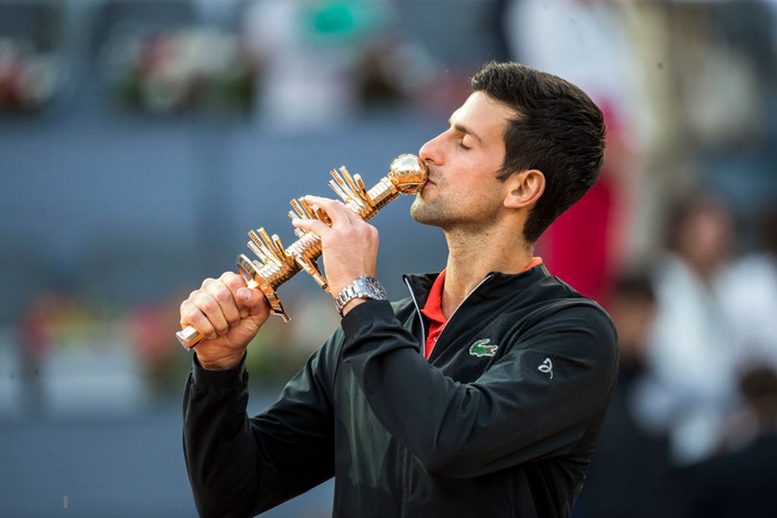 Djokovic vô địch Madrid Open, khiến hot boy quần vợt chỉ còn biết trầm trồ thán phục - Ảnh 11.