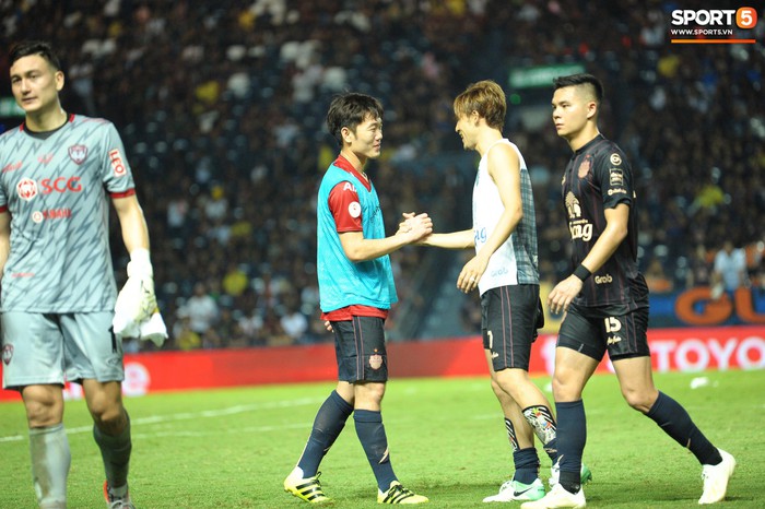 Xuân Trường, Văn Lâm ôm nhau đầy tình cảm sau trận đối đầu tại Thai League - Ảnh 10.