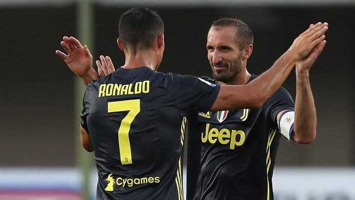 Huyền thoại Juventus ca ngợi Cristiano Ronaldo là một vị thần trong bóng đá - Ảnh 1.