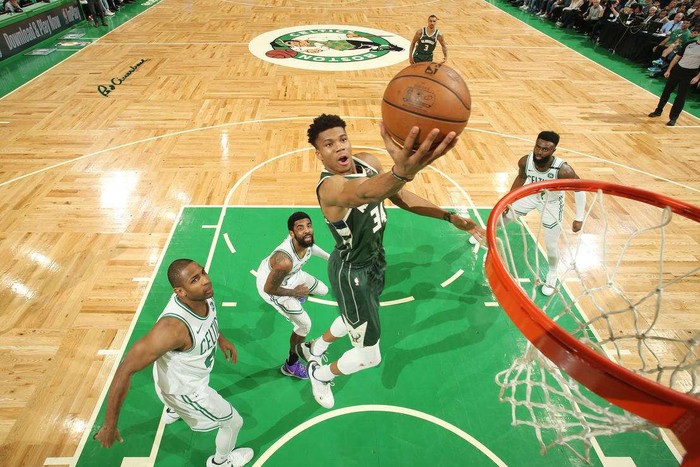 Celtics bất lực trước phong độ quá khủng khiếp của Giannis Antetokounmpo - Ảnh 1.