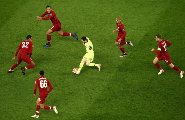 Dàn sao Liverpool vui vẻ tươi cười suốt cả đêm sau trận đấu lịch sử trước Barcelona - Ảnh 1.