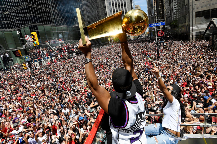 Chùm ảnh: Raptors diễu hành mừng chức vô địch NBA lịch sử - Ảnh 8.