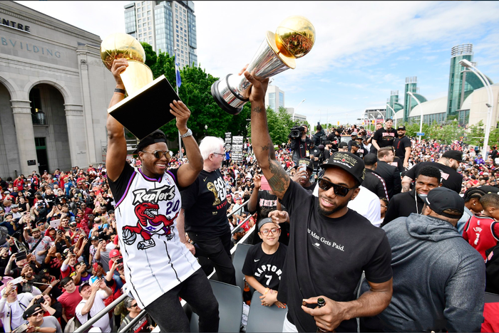 Chùm ảnh: Raptors diễu hành mừng chức vô địch NBA lịch sử - Ảnh 11.