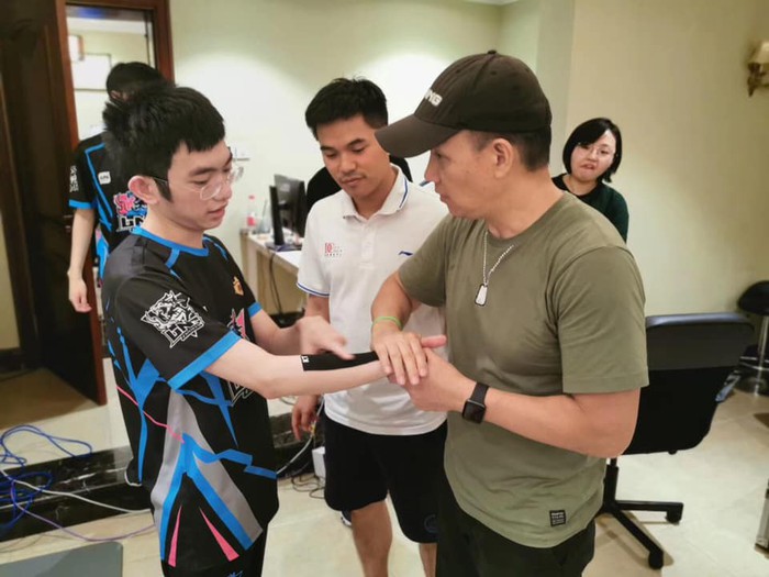Đẳng cấp như đội mới của thần đồng Esports Việt Nam: Mua biệt thự xa hoa làm gaming house, thuê bác sĩ vật lý trị liệu nổi tiếng Trung Quốc để phục vụ tuyển thủ - Ảnh 2.