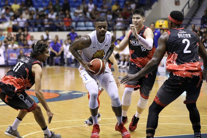 Đấm vào hạ bộ đối phương, cựu sao NBA xảy ra xô xát tại giải Philippines - Ảnh 1.
