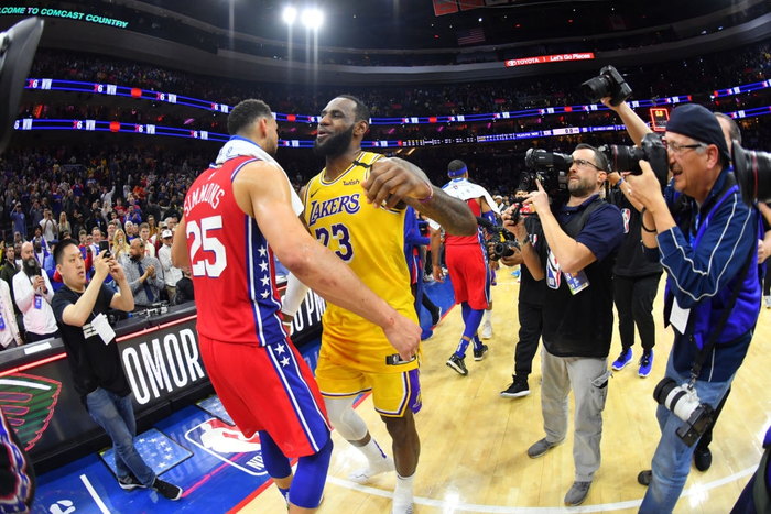 Los Angeles Lakers thất thủ trước Philadelphia 76ers trong ngày LeBron James vượt qua Kobe Bryant trên BXH ghi điểm tại NBA - Ảnh 3.