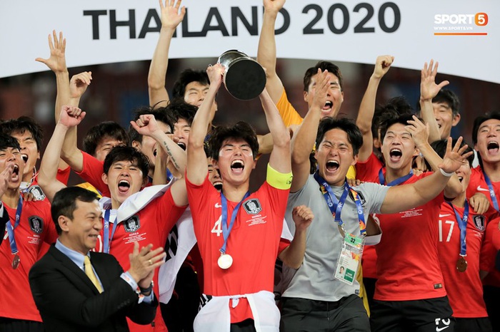 Giây phút đăng quang đầy cảm xúc của U23 Hàn Quốc khi đăng quang tại VCK U23 châu Á 2020  - Ảnh 6.