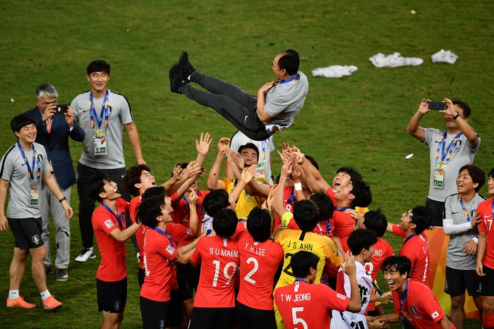 Dàn hot boy Hàn Quốc vỡ òa hạnh phúc khi nâng cao chiếc cúp vô địch U23 châu Á 2020  - Ảnh 9.