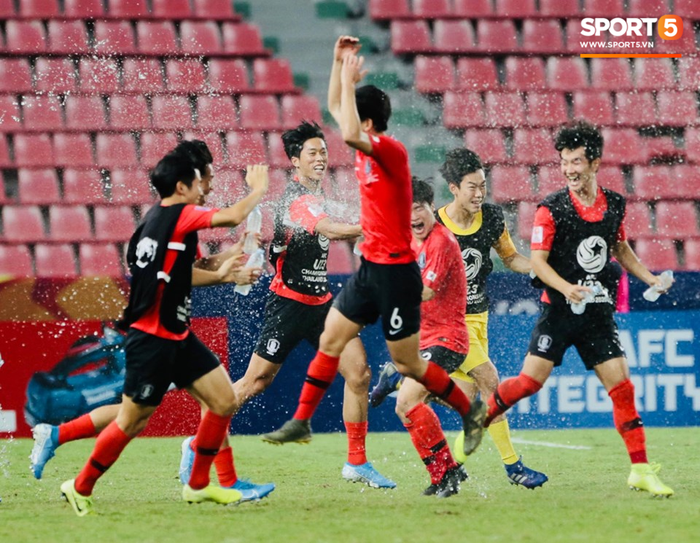 Giây phút đăng quang đầy cảm xúc của U23 Hàn Quốc khi đăng quang tại VCK U23 châu Á 2020  - Ảnh 4.