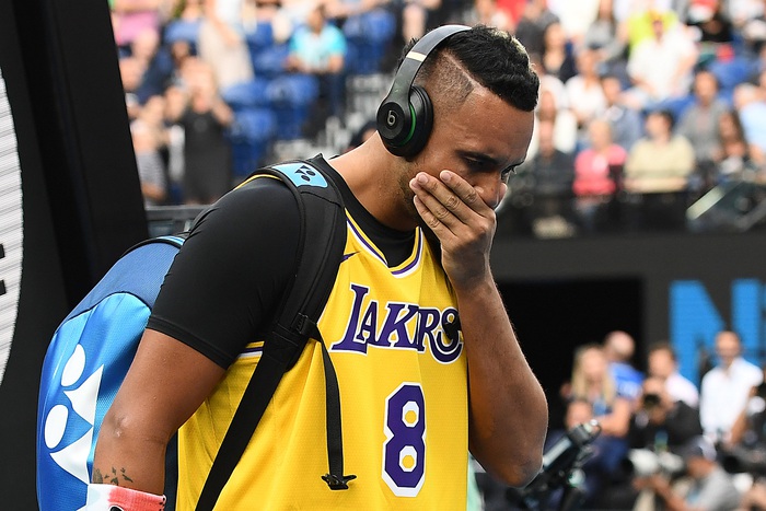 &quot;Trai hư&quot; Kyrgios rớt nước mắt nghĩ về huyền thoại xấu số Kobe Bryant, tức giận đập vợt vì thua tiếc nuối trước Nadal - Ảnh 2.