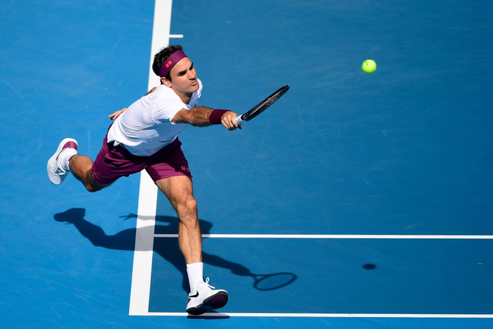 Federer lại thoát hiểm không tưởng ở Australian Open: Vượt qua nỗi đau chấn thương, cứu tới 7 match-point để hẹn Djokovic ở bán kết - Ảnh 3.