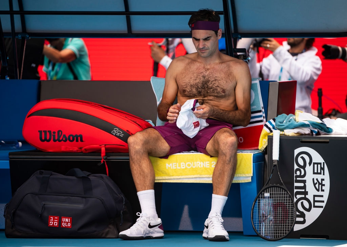 Federer lại thoát hiểm không tưởng ở Australian Open: Vượt qua nỗi đau chấn thương, cứu tới 7 match-point để hẹn Djokovic ở bán kết - Ảnh 4.