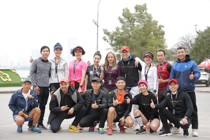 Ngược gió lạnh Tết Canh Tý 2020, hoa hậu Việt Nam và cầu thủ bóng rổ Thang Long Warriors chinh phục Hồ Tây - Ảnh 8.