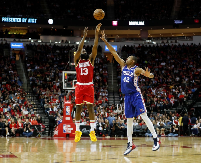 James Harden và Russell Westbrook cùng lập kỷ lục khủng, Houston Rockets nhẹ nhàng hạ Philadelphia 76ers - Ảnh 2.