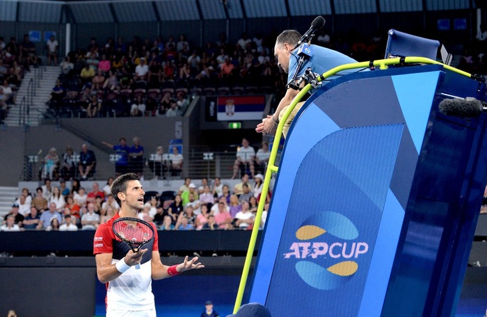 Nadal và Djokovic &quot;rủ nhau&quot; thắng nhọc ở trận đấu đầu tiên trong năm mới - Ảnh 11.