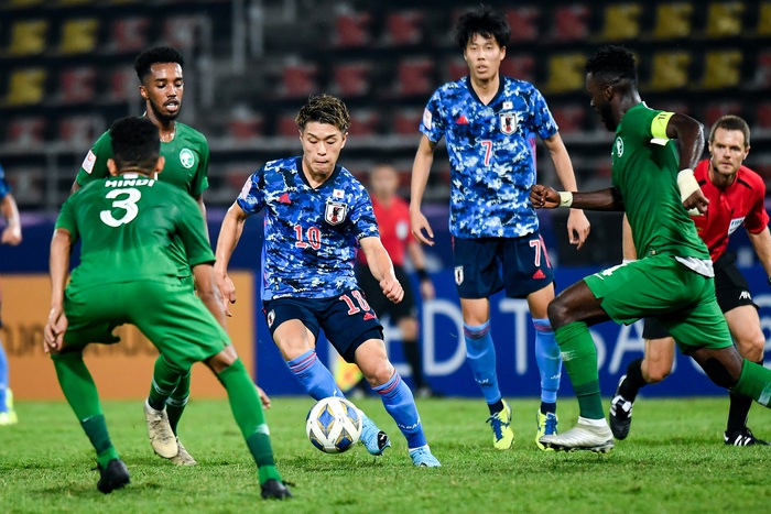 Sai lầm ở những phút cuối khiến U23 Nhật Bản ôm hận trong ngày đầu ra quân - Ảnh 6.