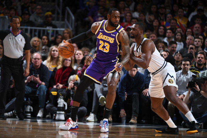 Tỏa sáng trong hiệp phụ, LeBron James và Anthony Davis đem về chiến thắng nghẹt thở cho Los Angeles Lakers trước Denver Nuggets - Ảnh 2.