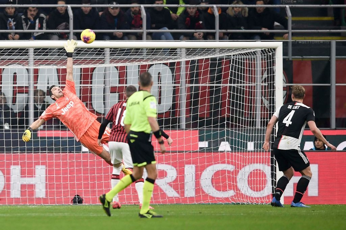 Ronaldo tiếp tục lập công cứu Juventus thoát khỏi trận thua trước AC Milan - Ảnh 2.
