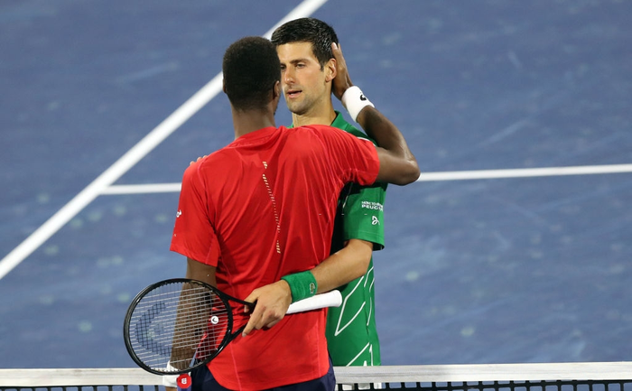 Djokovic lại thể hiện bản lĩnh tuyệt vời, thoát hiểm ngoạn mục trước &quot;gã điên&quot; để vào chung kết Dubai Championships - Ảnh 7.
