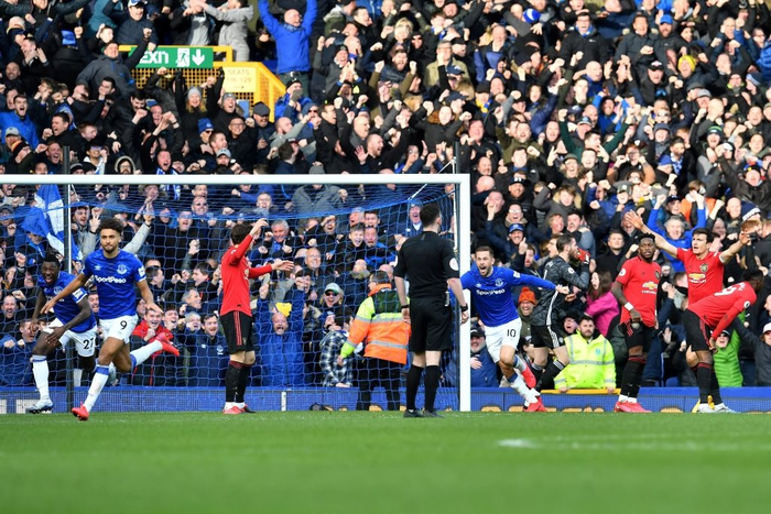 Sai lầm tai hại của De Gea, Bruno Fernandes một lần nữa tỏa sáng và VAR từ chối bàn thắng đối thủ phút 92, MU mới đoạt được 1 điểm từ tay Everton ở vòng đấu 28 Ngoại Hạng Anh - Ảnh 8.