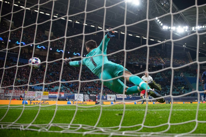 Tottenham chính thức dừng chân tại vòng 1/8 Champions League sau khi để thua bạc nhược trước Leipzig với tổng tỉ số 4-0 trong cả hai lượt trận - Ảnh 6.