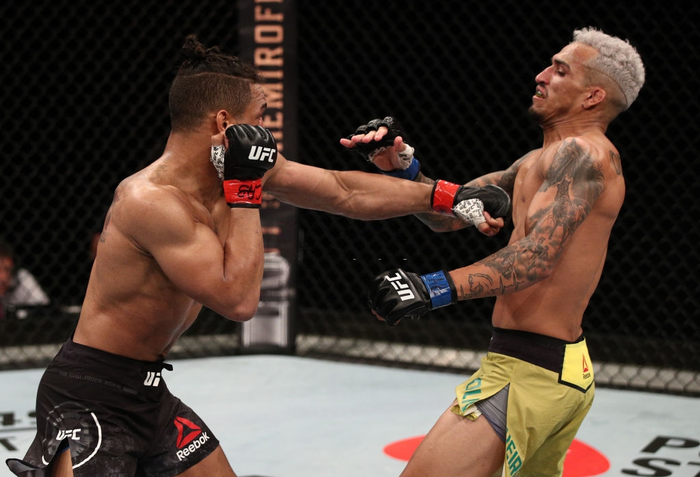 Charles Oliveira khóa gục Kevin Lee, nối dài thêm kỷ lục tại UFC - Ảnh 5.