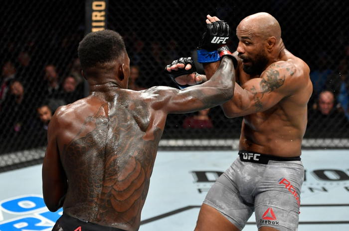 Israel Adesanya đánh bại Yoel Romero sau một trận đấu gây tranh cãi, bảo vệ thành công đai vô địch thế giới - Ảnh 4.