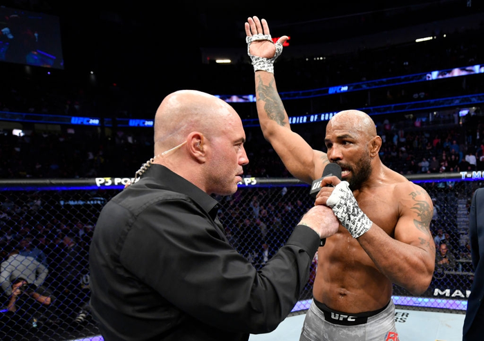 Israel Adesanya đánh bại Yoel Romero sau một trận đấu gây tranh cãi, bảo vệ thành công đai vô địch thế giới - Ảnh 9.