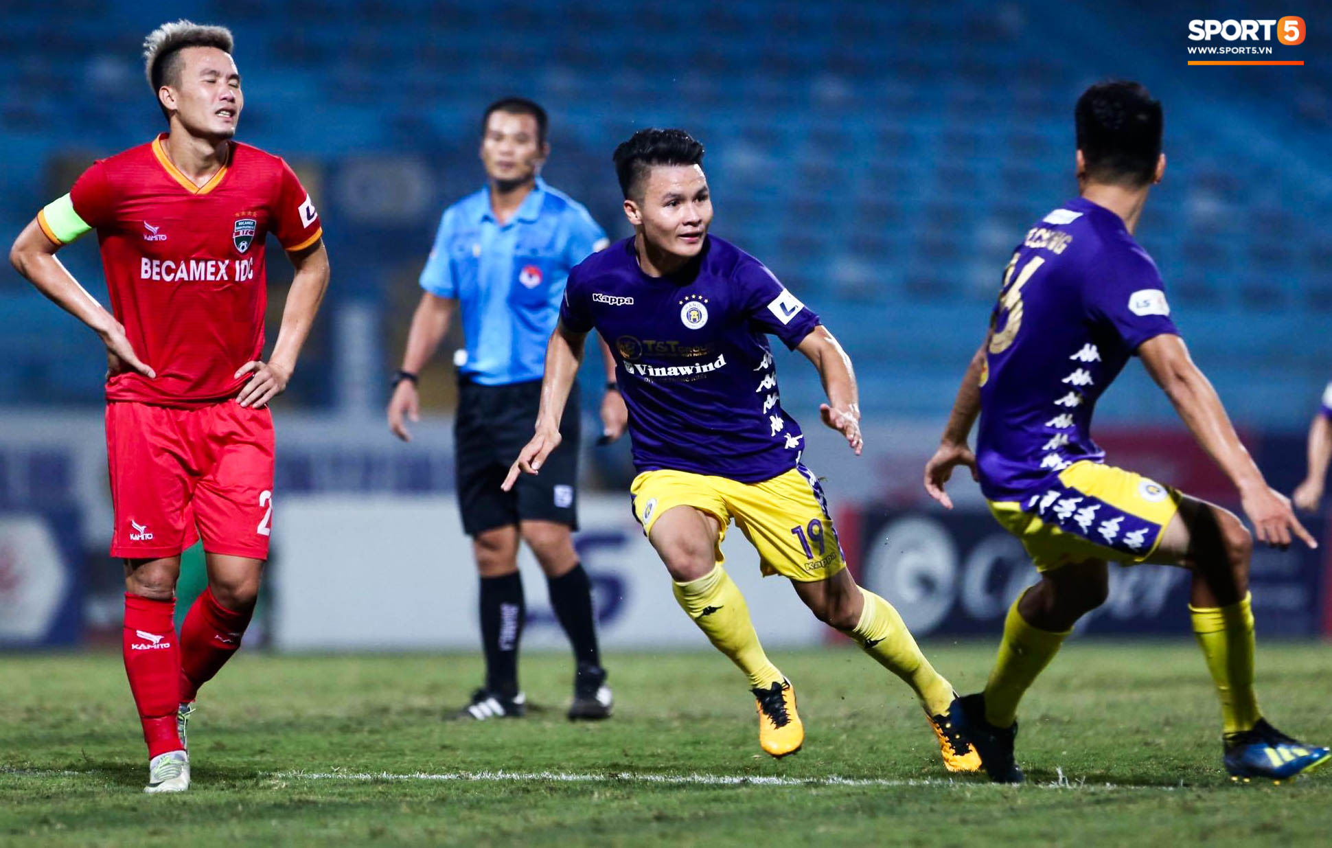 Quang Hải nổ súng phút cuối giải cứu Hà Nội FC, ăn mừng vỡ oà như đoạt chức vô địch - Ảnh 2.