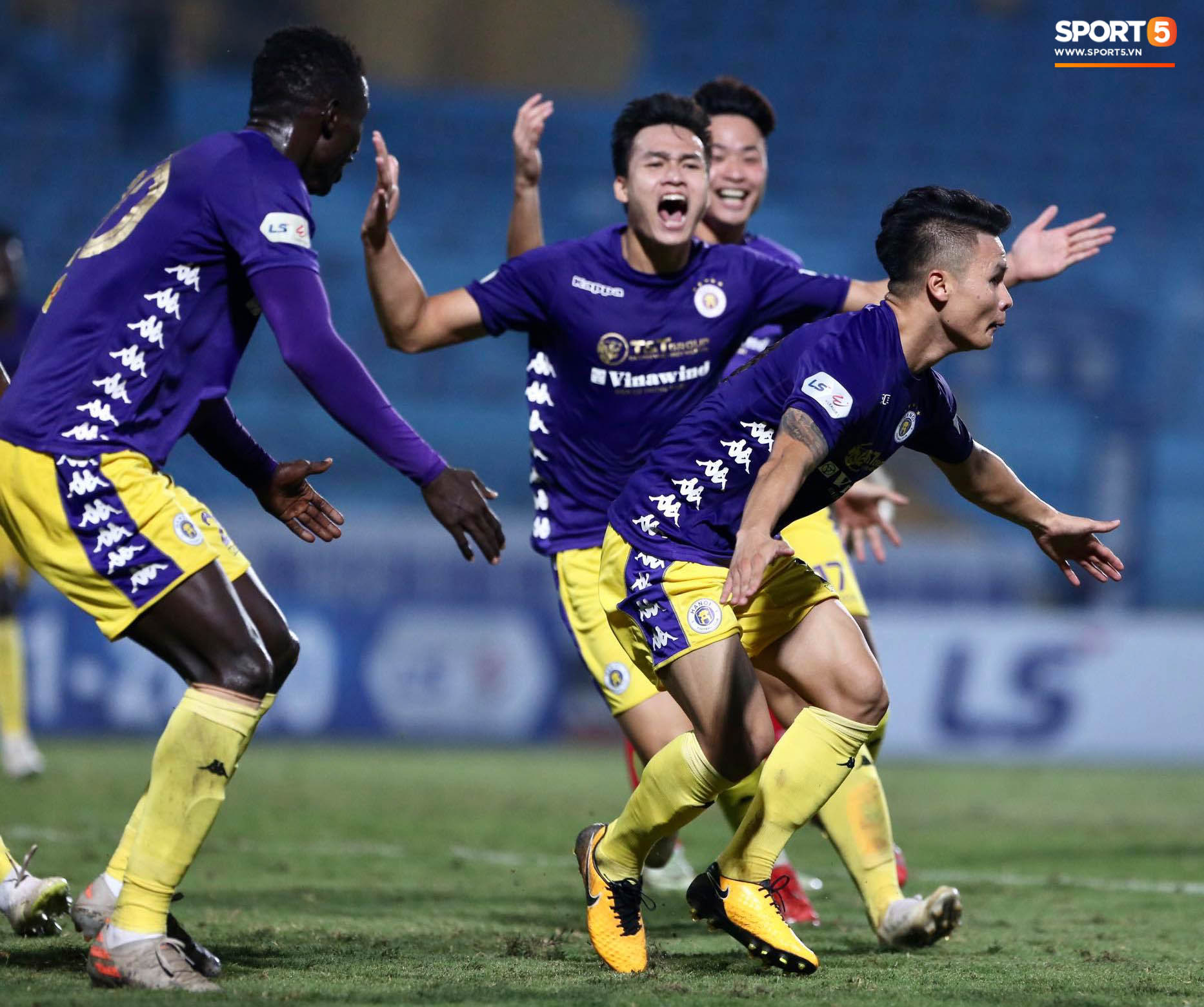 Quang Hải nổ súng phút cuối giải cứu Hà Nội FC, ăn mừng vỡ oà như đoạt chức vô địch - Ảnh 4.