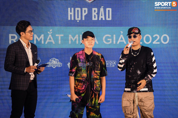 Rapper LiL Knight khiến fan thích thú với dáng ném bóng rổ cực lạ: Người gọi là phượng hoàng ấp trứng, người thấy giống dáng ếch vồ hoa mướp - Ảnh 5.