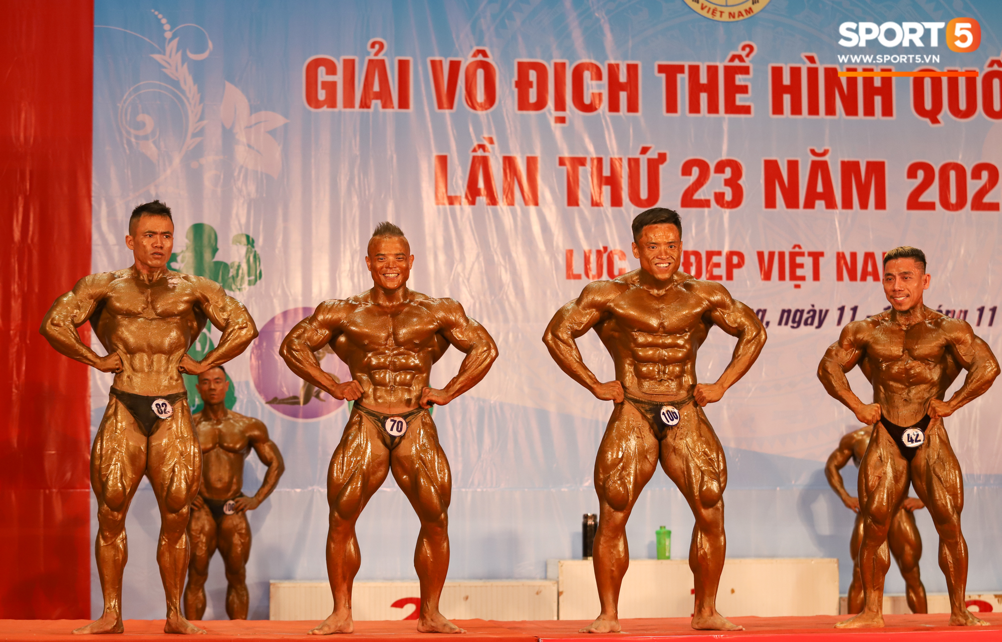 Từ 146 kg, chàng trai béo phì lột xác thành nhà vô địch tuyệt đối ở Giải thể hình danh giá nhất Việt Nam - Ảnh 7. Từ 146 kg, chàng trai béo phì lột xác thành nhà vô địch tuyệt đối ở Giải thể hình danh giá nhất Việt Nam - Ảnh 7.