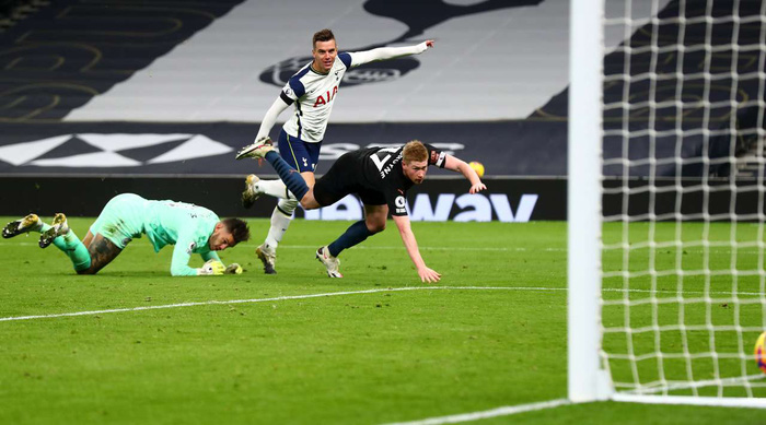 Tottenham 2-0 Man City: Son Heung-min tỏa sáng đưa Gà trống lên ngôi đầu Ngoại hạng Anh - Ảnh 2.