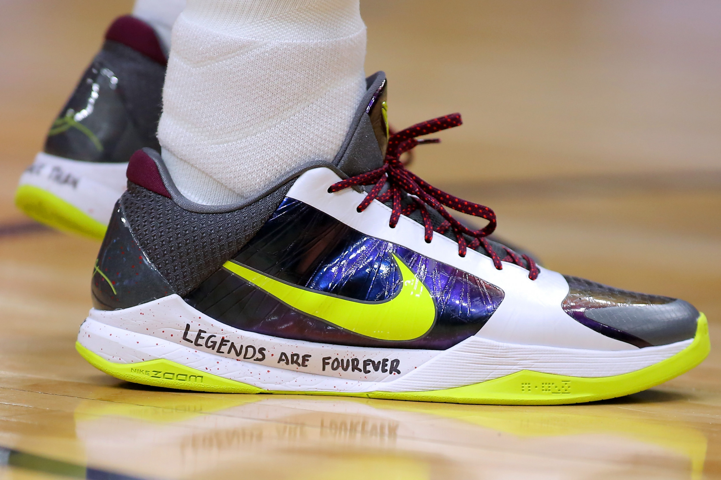 Vợ Kobe Bryant mong muốn nhiều fan được sở hữu giày Kobe hơn