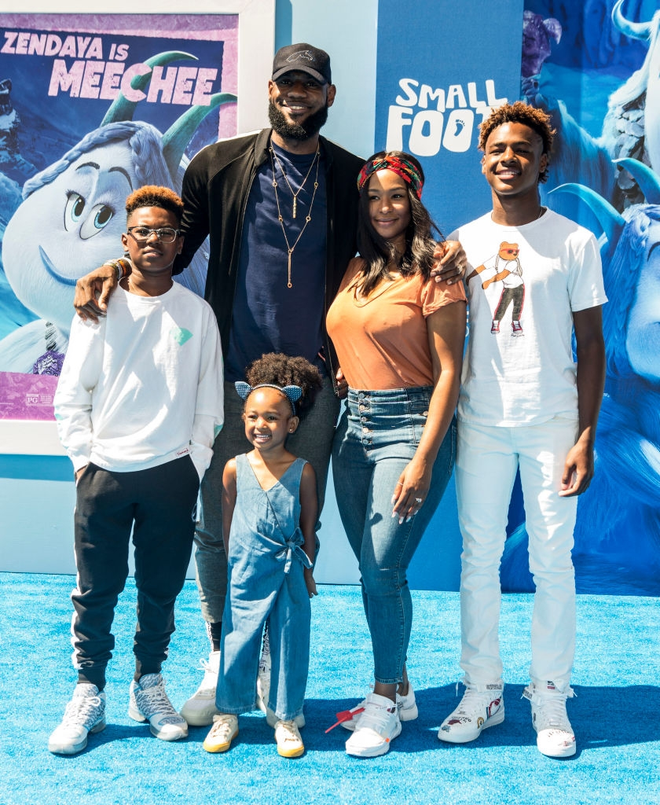 Ngôi sao bóng rổ LeBron James khiến cư dân mạng phát sốt vì clip nhảy siêu đáng yêu cùng gia đình, thiên thần 5 tuổi chiếm trọn spotlight - Ảnh 3.