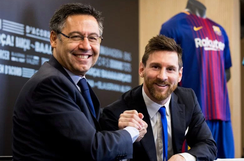 Thế giới bóng đá quay cuồng vì Covid-19, Messi và đồng đội chấp nhận giảm lương để ủng hộ đội nhà - Ảnh 1.