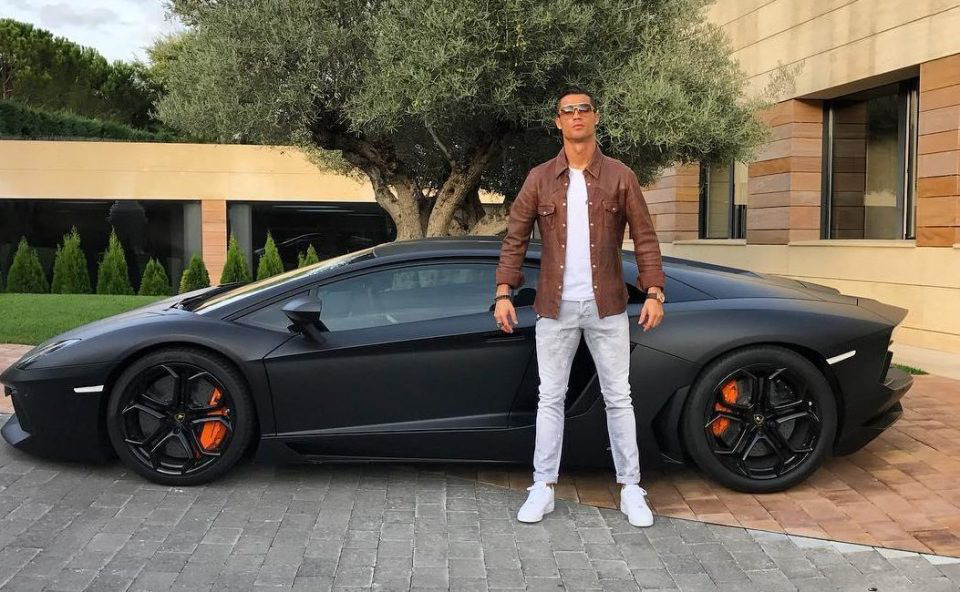 Biện pháp giải sầu xa xỉ của Ronaldo trong thời gian tự cách ly: Đặt mua siêu xe có sức mạnh kinh khủng, giá 230 tỷ đồng và chỉ sản xuất 10 chiếc - Ảnh 3.