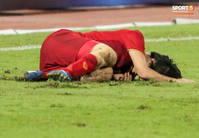 “Cầu thủ duy nhất ở Việt Nam đủ sức chơi bóng ở châu Âu”- chàng chiến binh với nỗi đau mang nhầm thể xác - Ảnh 4.