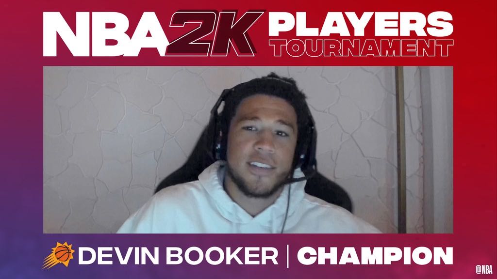 Vô địch NBA 2K Tournament, Devin Booker ghi điểm nhờ hành động ý nghĩa sau chiến thắng - Ảnh 4.