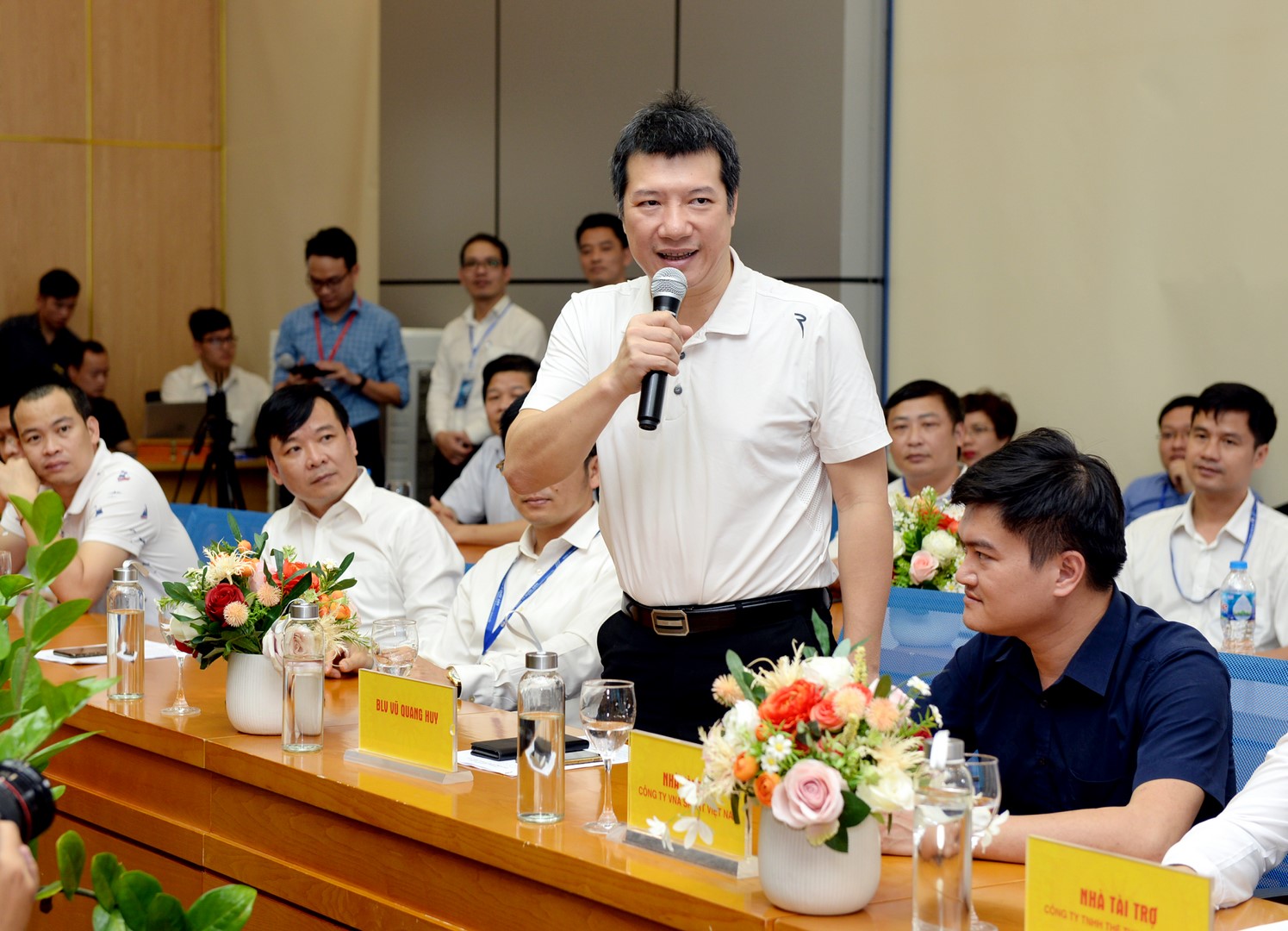 Quang Hải bảnh bao dự Lễ ra mắt Giải bóng đá NEU League 2020 - Ảnh 7.