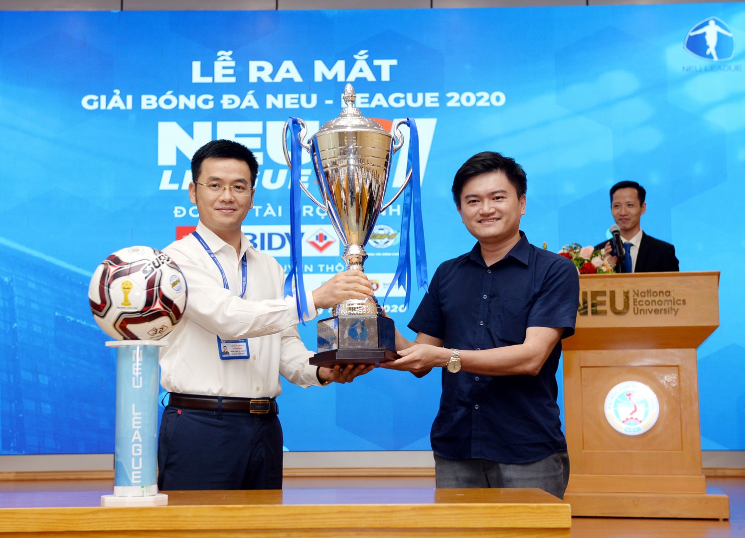Quang Hải bảnh bao dự Lễ ra mắt Giải bóng đá NEU League 2020 - Ảnh 2.
