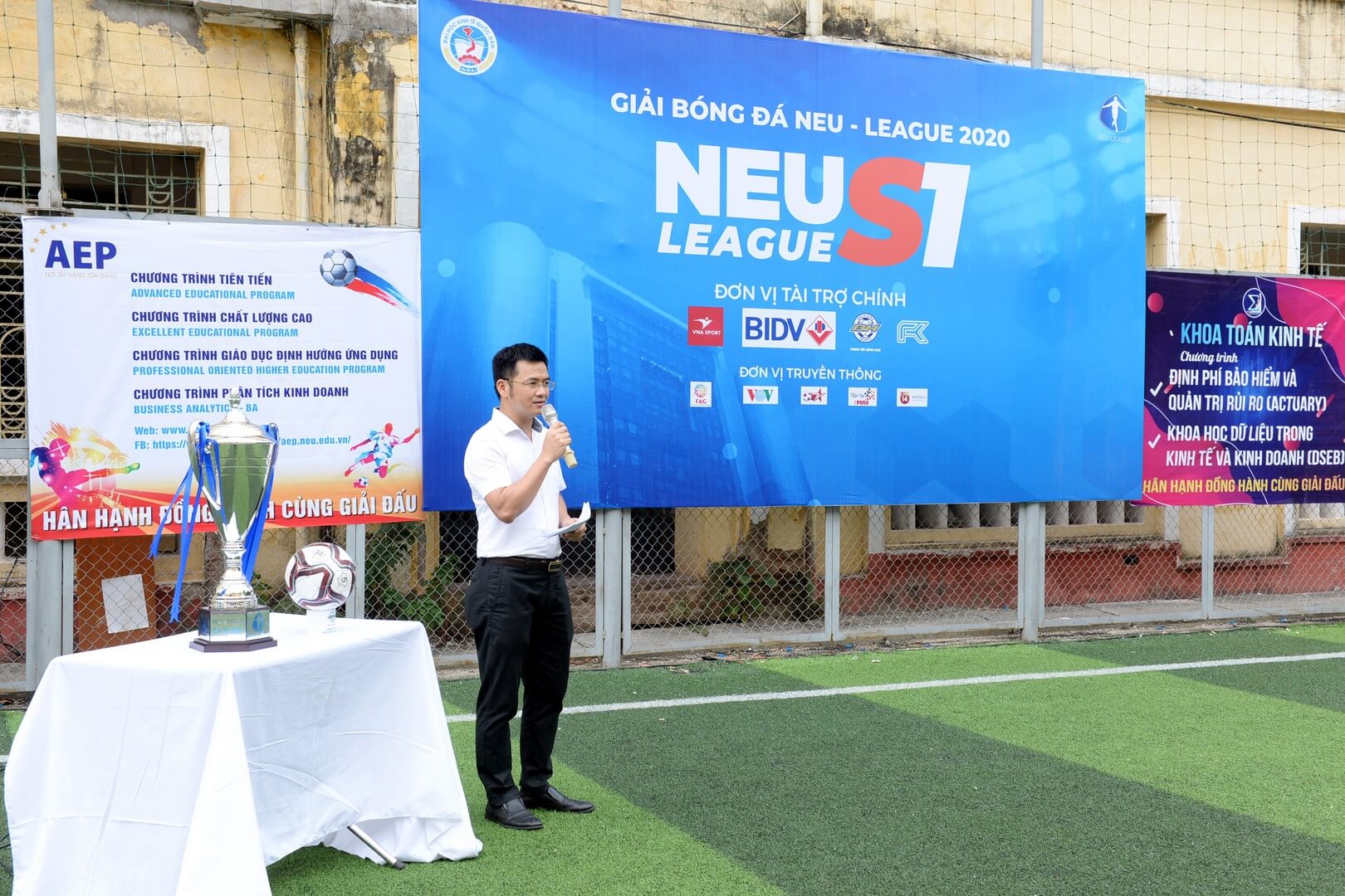 Trường Đại học Kinh tế Quốc dân từng bừng khai mạc Giải bóng đá NEU League 2020 - Ảnh 6.