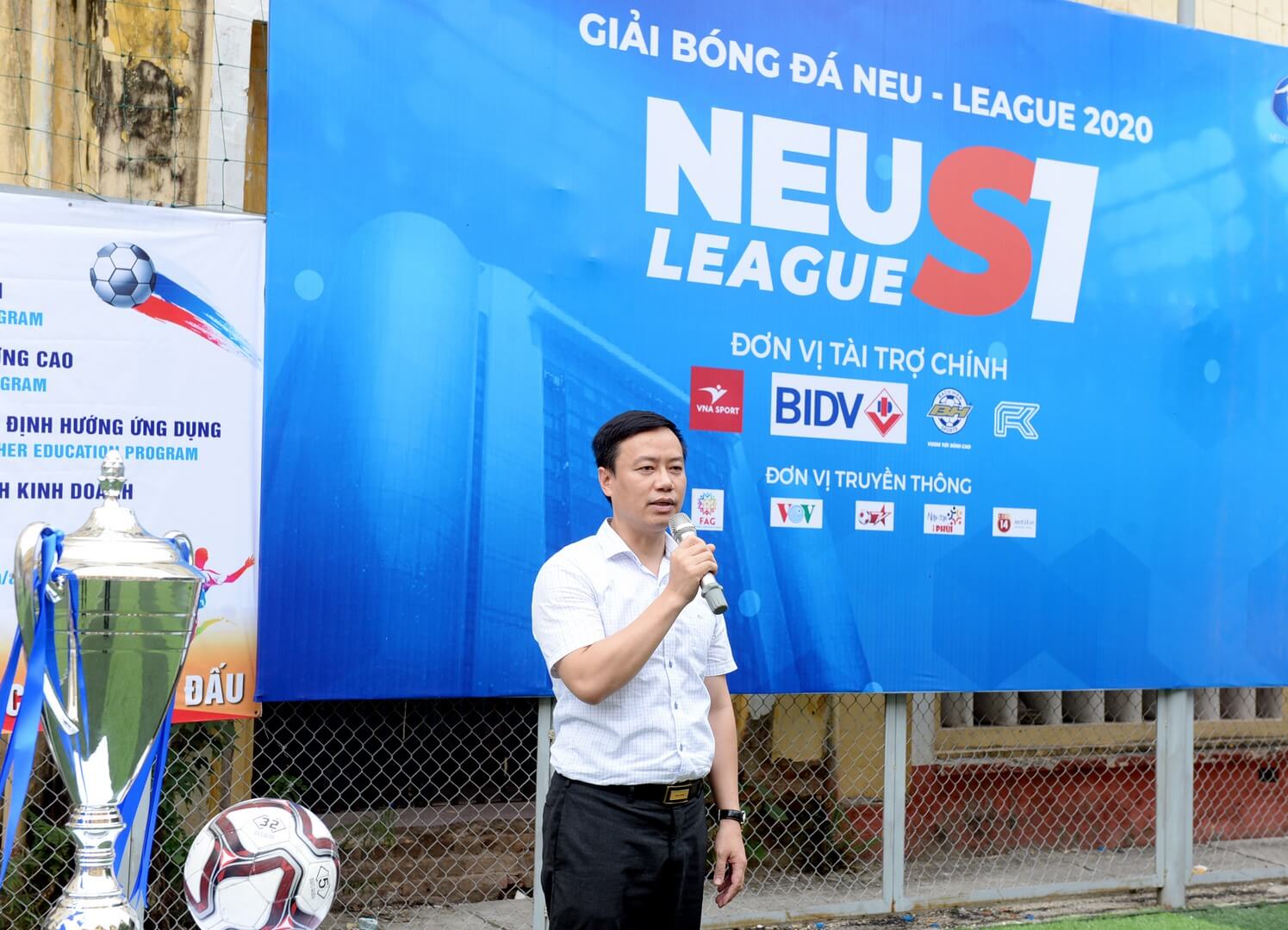 Trường Đại học Kinh tế Quốc dân từng bừng khai mạc Giải bóng đá NEU League 2020 - Ảnh 3.