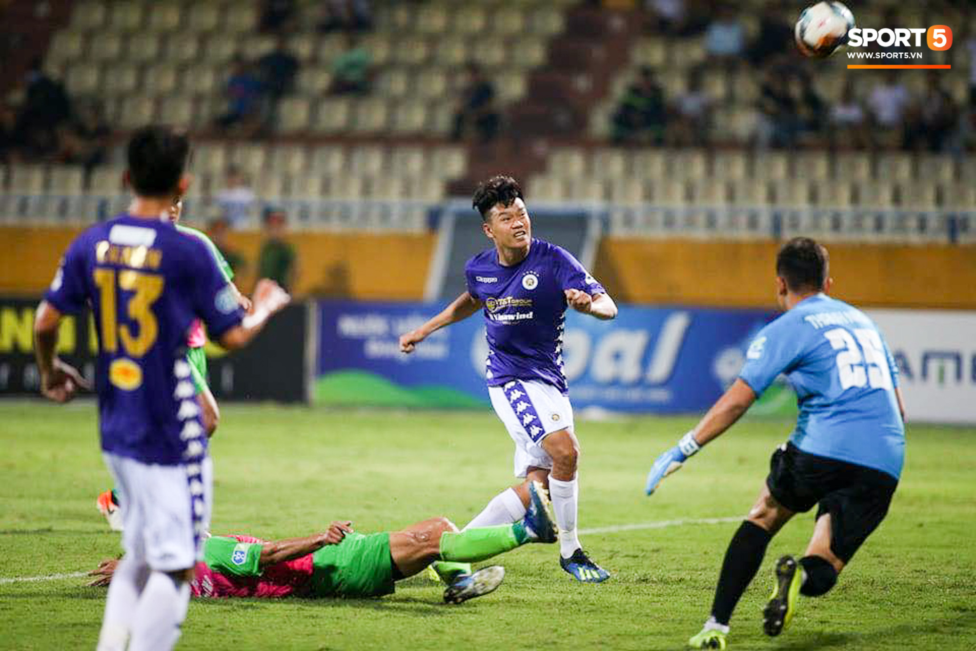 Trung vệ U23 Việt Nam đá bay bàn thắng ở khoảng cách 3m, sửa sai bằng cú dứt điểm đầy tinh tế - Ảnh 3.