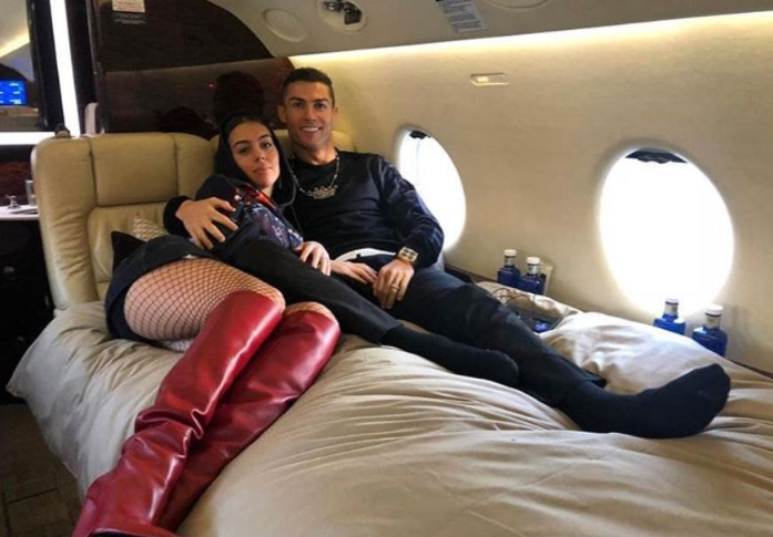 Bên trong chiếc chuyên cơ đắt giá nhất thế giới bóng đá của Ronaldo: Phi cơ mà cứ ngỡ khách sạn 5 sao - Ảnh 4.