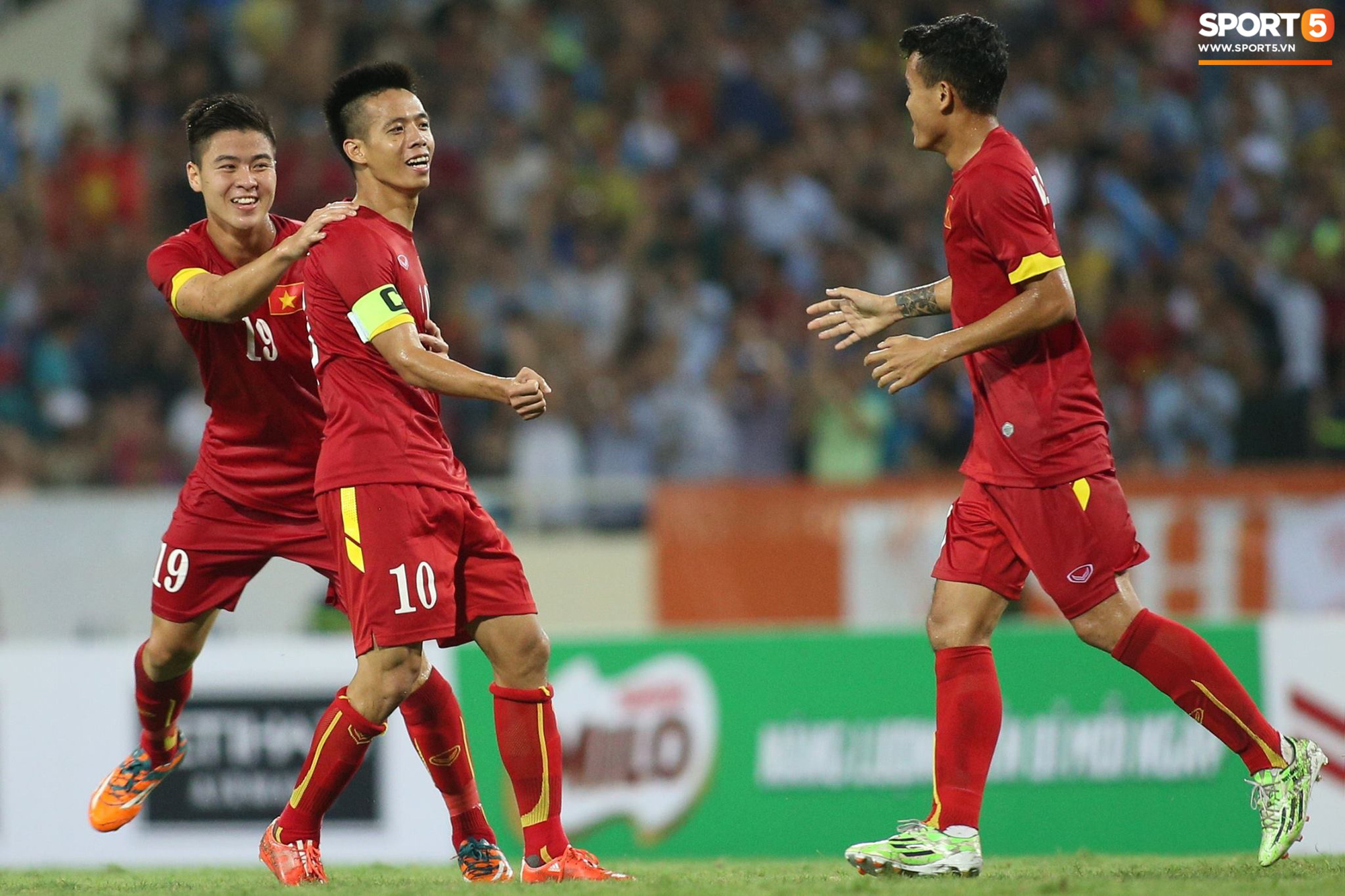 Top 5 cầu thủ Việt Nam từng xé lưới các đội bóng hàng đầu châu Âu: Công Vinh có 2 lần in dấu giày - Ảnh 2.