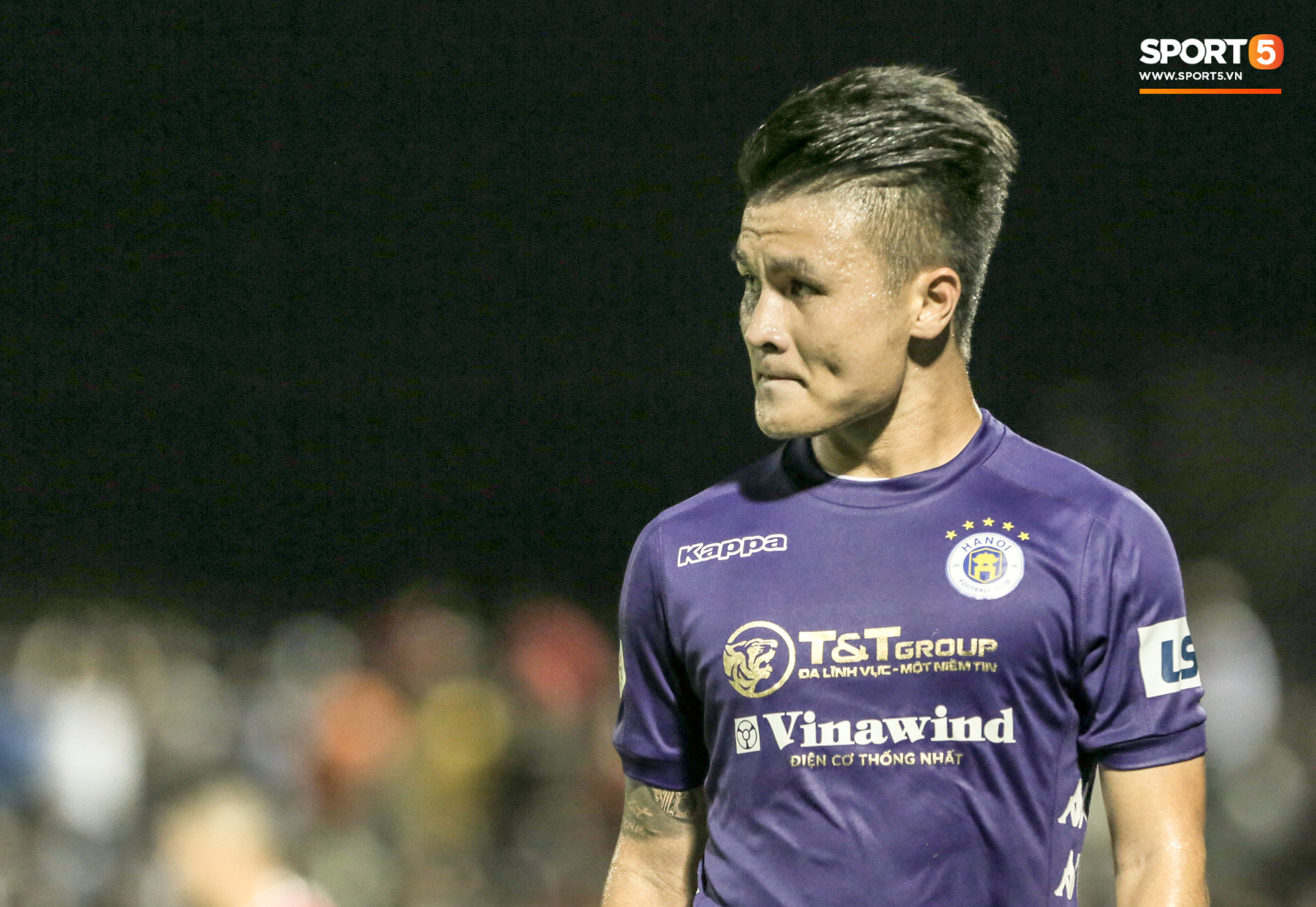 Cầu thủ Hà Nội FC bị ảnh hưởng tâm lý vì sự cố vỡ sân Hà Tĩnh - Ảnh 2.
