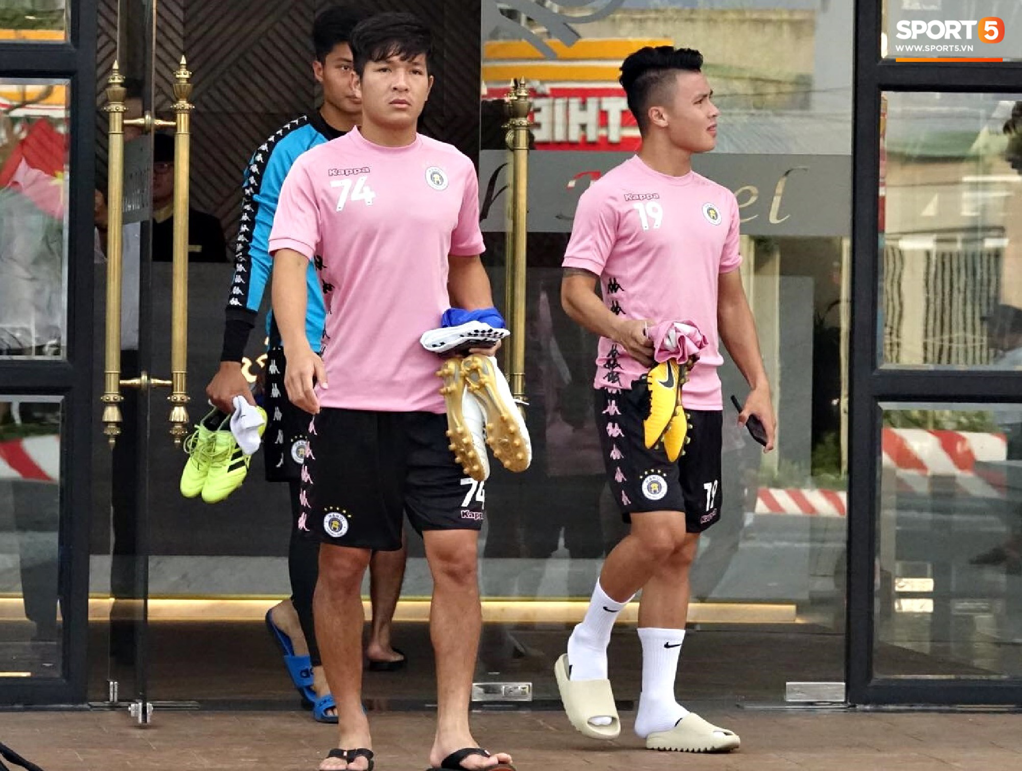 HLV trưởng Hà Nội FC: Quang Hải có thể bị xáo trộn tâm lý nhưng đội bóng sẽ bảo vệ cậu ấy - Ảnh 1.