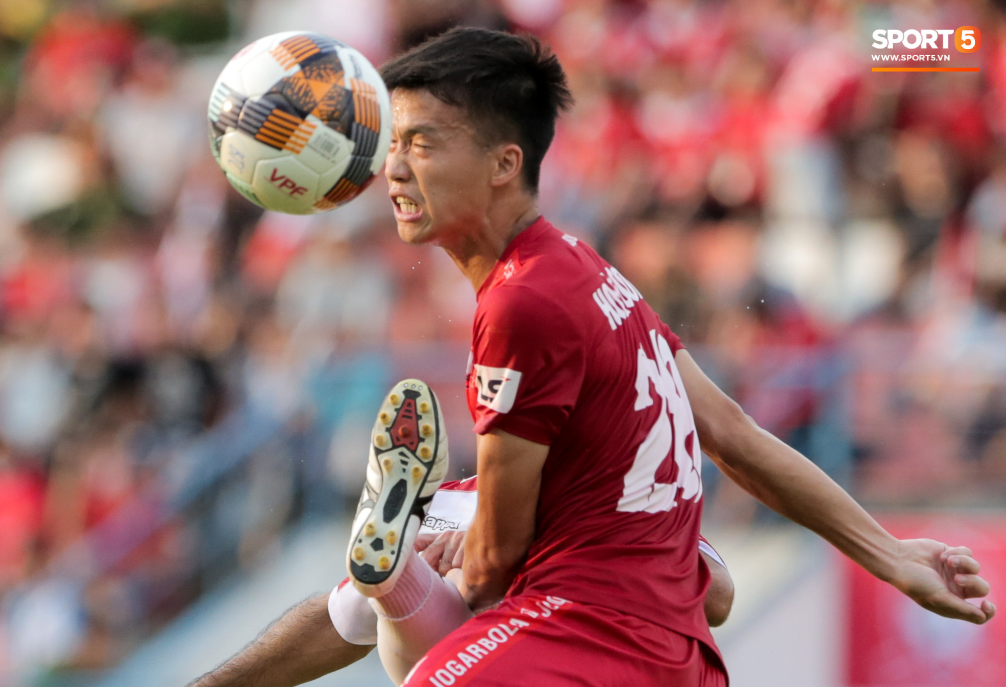 Cầu thủ Việt Nam học sao thế giới cách cực dị: Nằm sõng xoài ra sân ngăn cú đá phạt tinh quái - Ảnh 8.